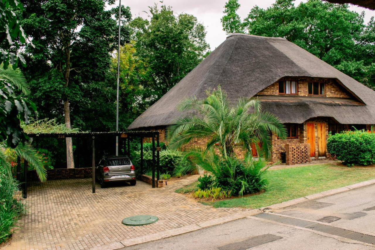 Inyamatane Luxury Lodge Хейзивью Экстерьер фото